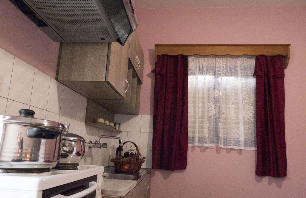 Leader Apartment Митикас Стая снимка