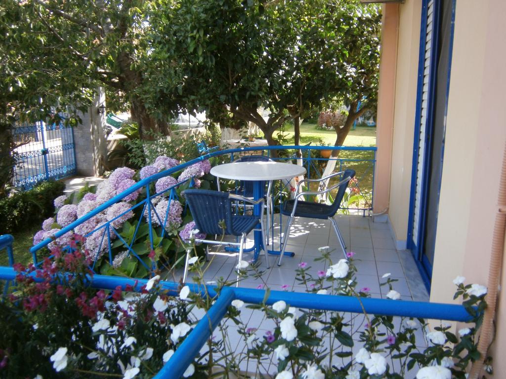 Leader Apartment Митикас Стая снимка