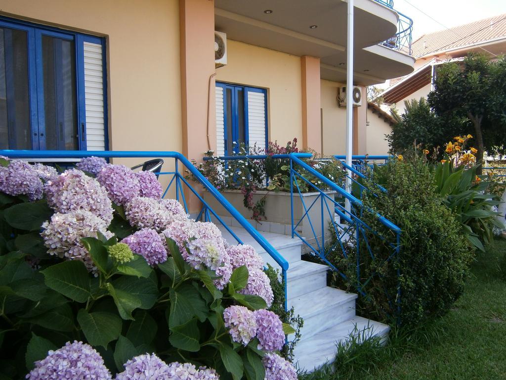 Leader Apartment Митикас Стая снимка