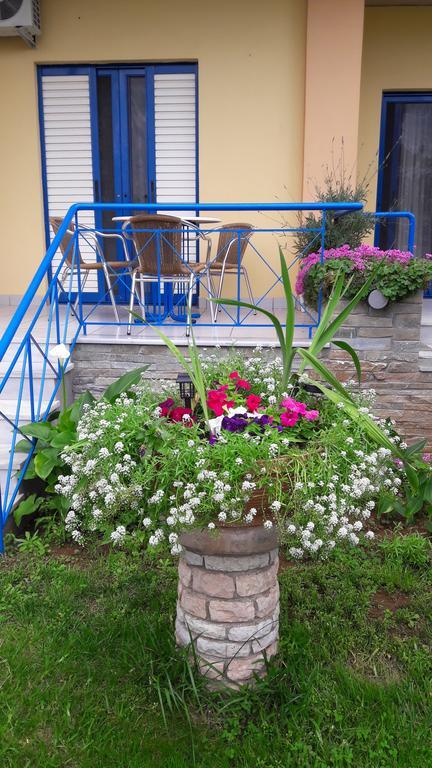 Leader Apartment Митикас Екстериор снимка