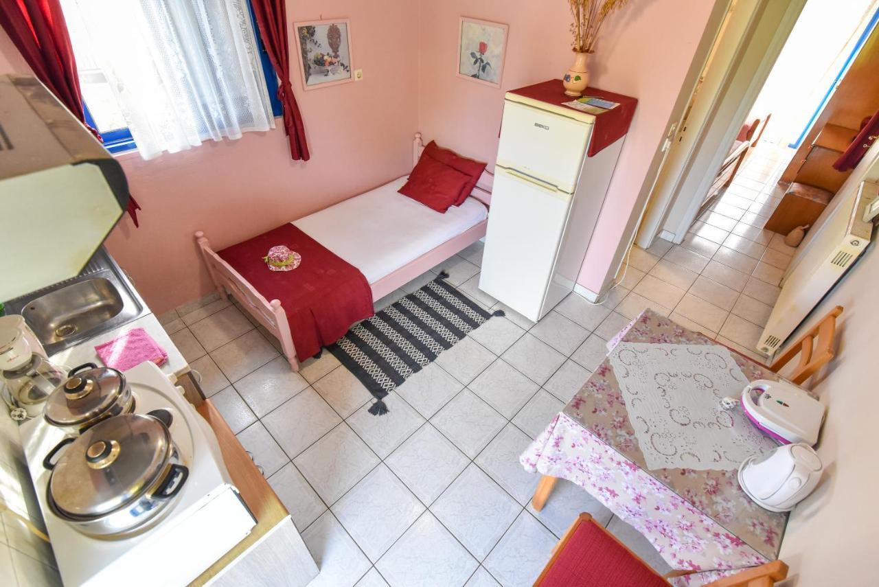 Leader Apartment Митикас Екстериор снимка